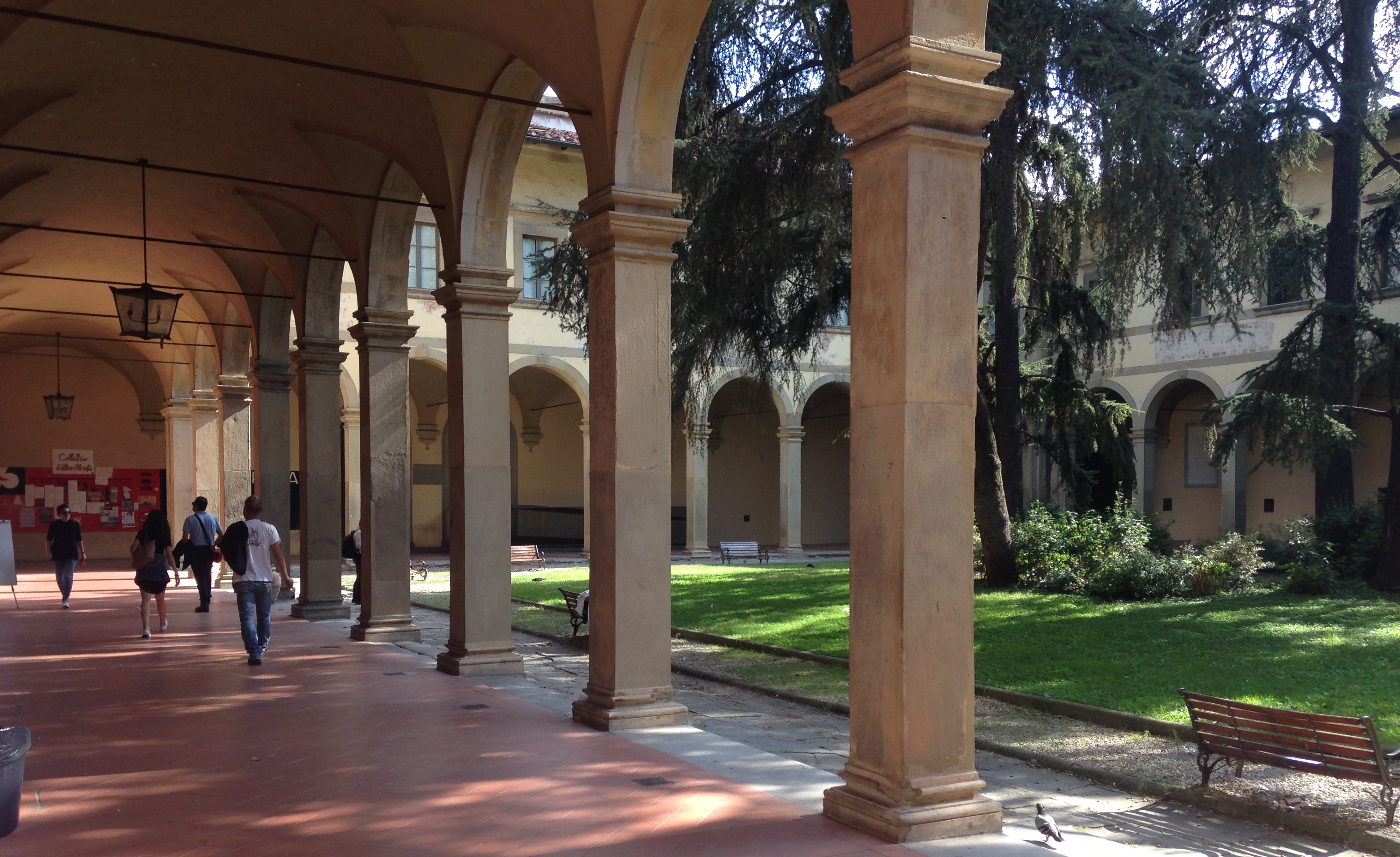 chiostro interno piazza Brunelleschi